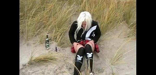  Beach babe pissing in public and amateur blonde exhibitionist squir2f21ting outdoors